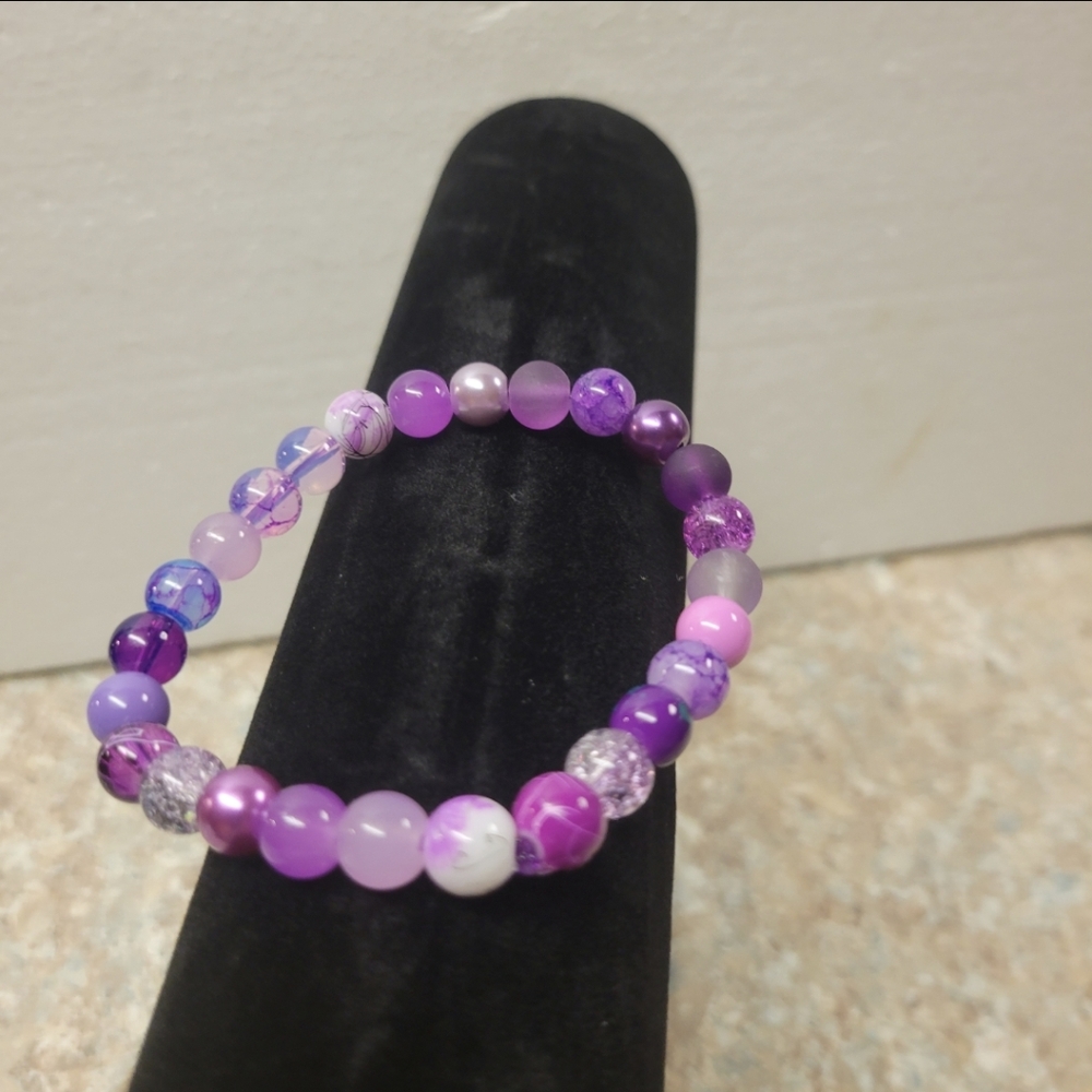 Handcrafted Stretch Bracelet with Different Shades of Pink Beads - Picture 4 of 7